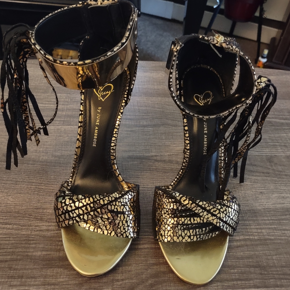 June by June Ambrose Gold & Black Heels, Size 7 Wide